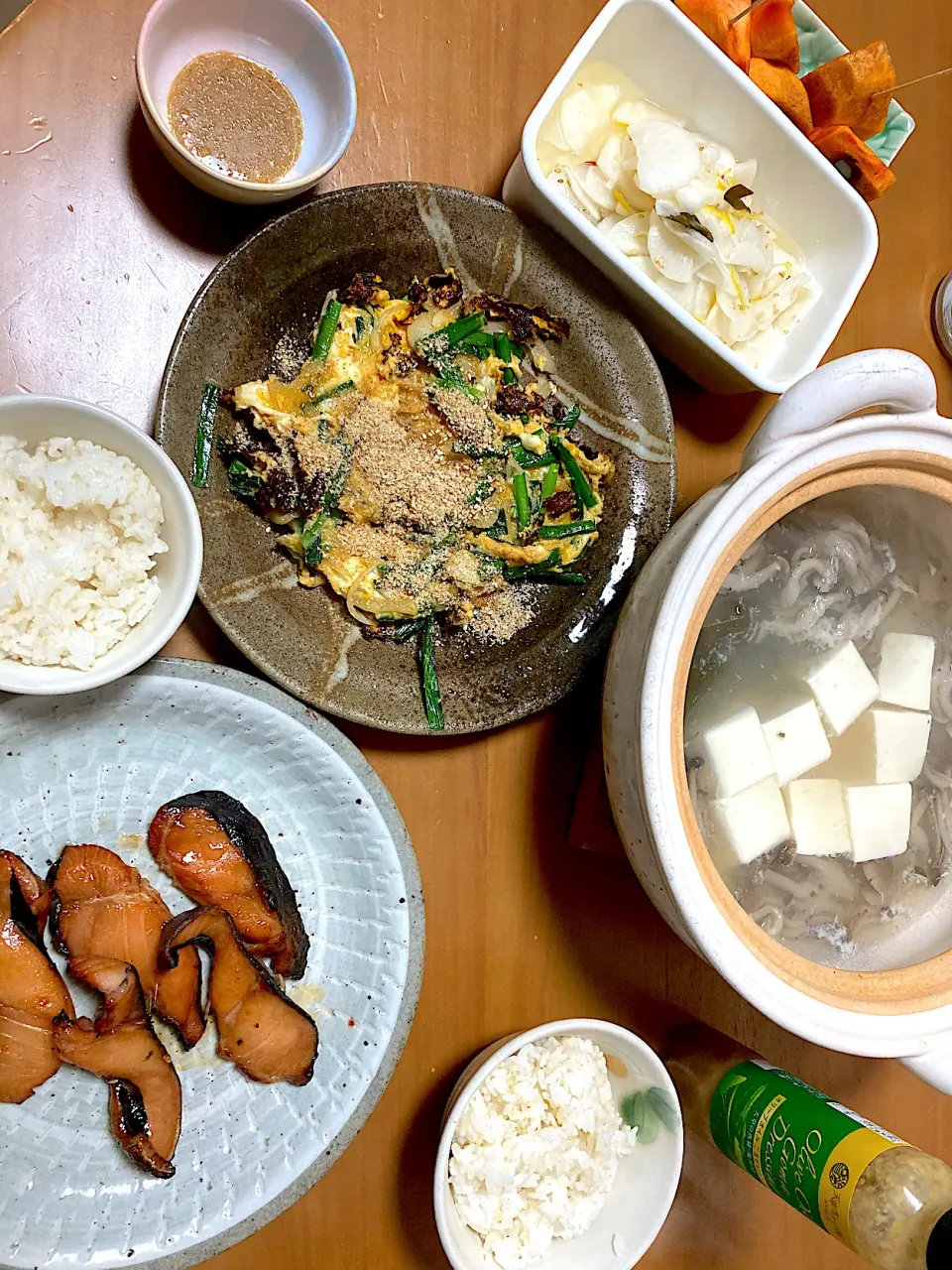 湯豆腐andしめじ、ニラ玉、銀鱈みりん、大根の柚子甘酢漬け(n´—｀n)|さくたえさん