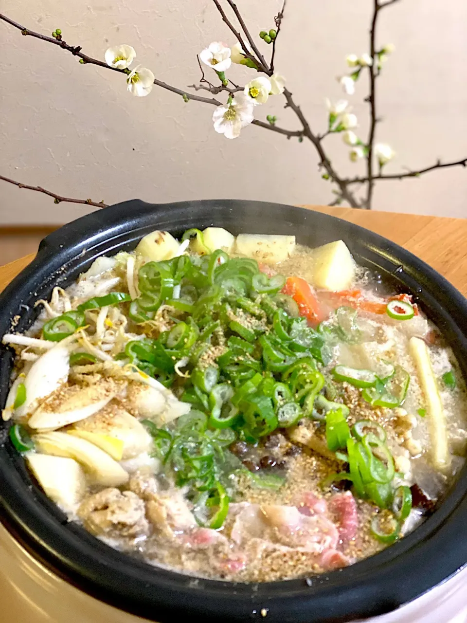 Snapdishの料理写真:Flowerさんの料理 豚肉の胡麻味噌鍋|ぽっちさん