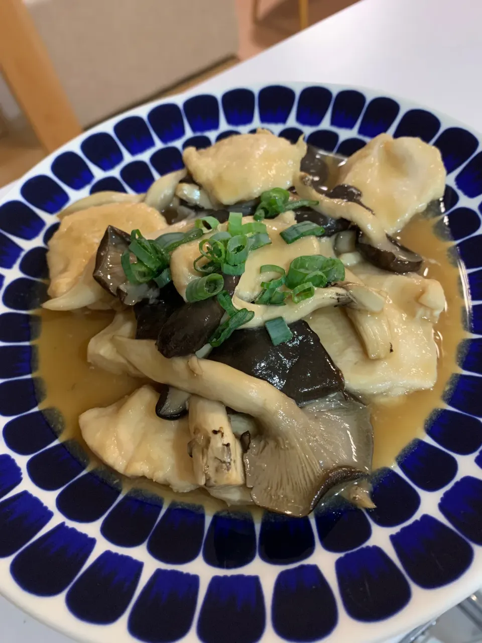 Snapdishの料理写真:ひらたけと鶏胸肉の炒め煮|Ayako Koizumiさん