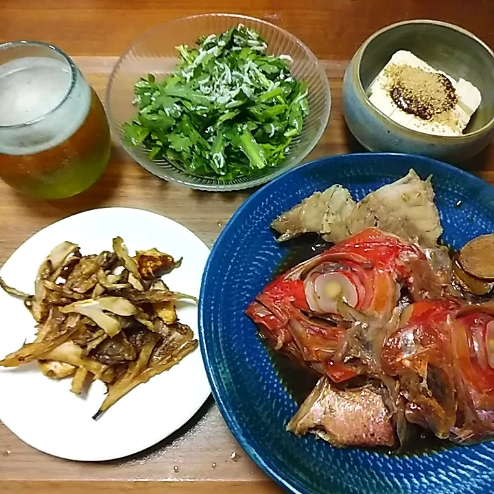 Snapdishの料理写真:1208
金目鯛兜煮
巻き舞茸
春菊のナムル
豆腐with醤油麹|noccoさん