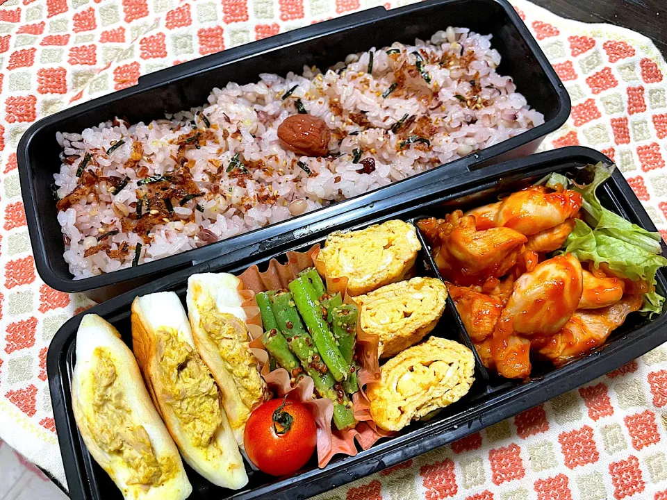 Snapdishの料理写真:お弁当★鶏肉のケチャップ煮、明太卵、いんげんの粒マスタード和え、はんぺんのツナマヨカレーサンド|ハルさん