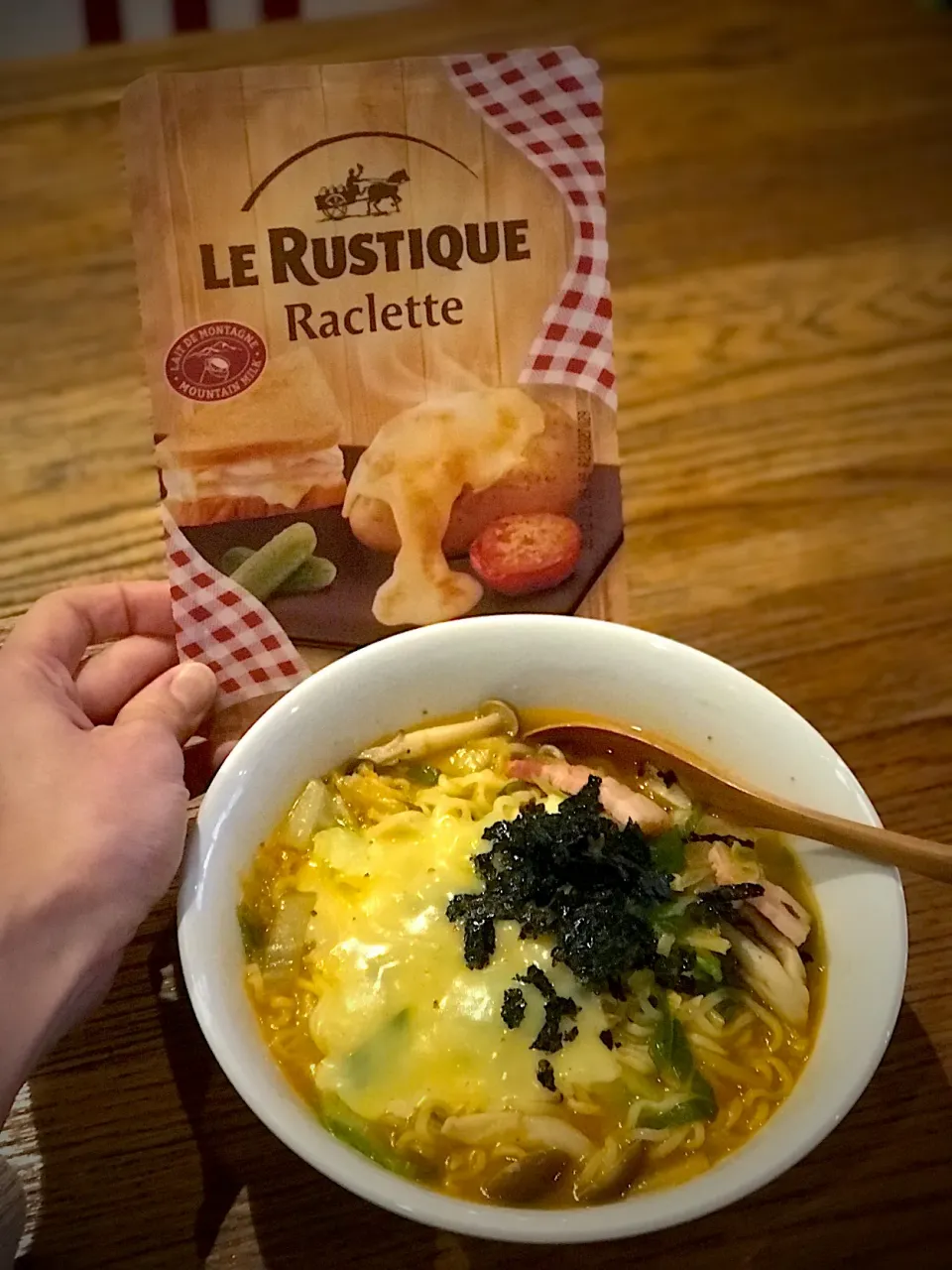 うまみ倍増🙌ル・ルスティック ラクレットスライスのせ！プデチゲ風ラーメン|まーさん