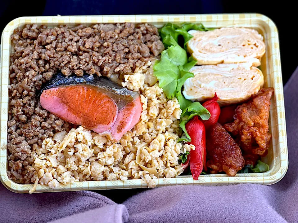 そぼろ丼弁当🍱|レオンさん