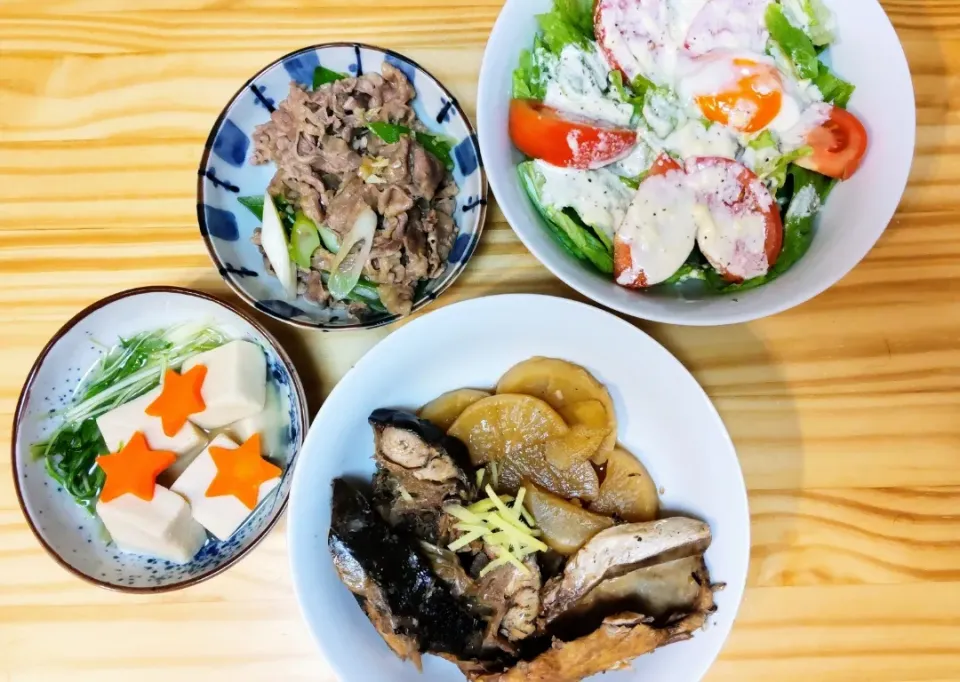 Snapdishの料理写真:ブリあら大根
シーザーサラダ
牛肉と長ネギの塩炒め
高野豆腐|ひろゴーヤさん