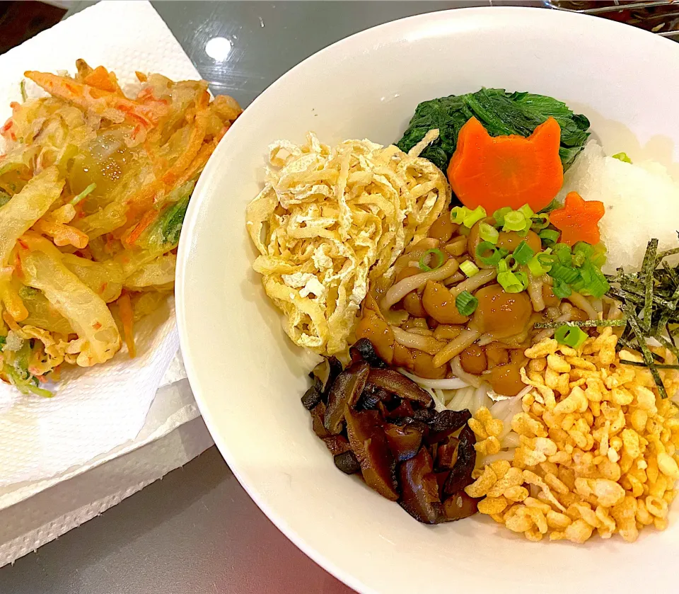 ぶっかけうどんとかき揚げ|つきそらさん