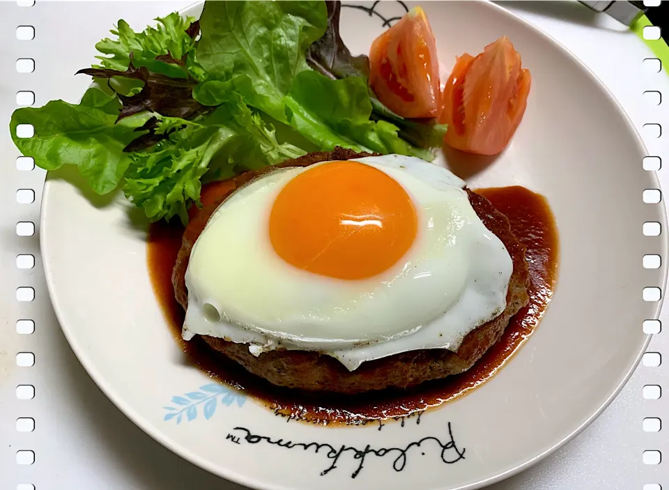 Snapdishの料理写真:目玉焼きハンバーグ|めっちいさん