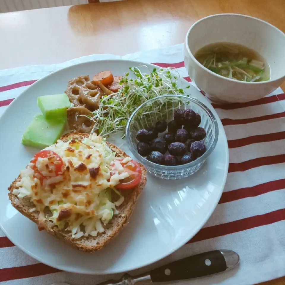 キャベツトーストで朝ごはん|えるえるさん