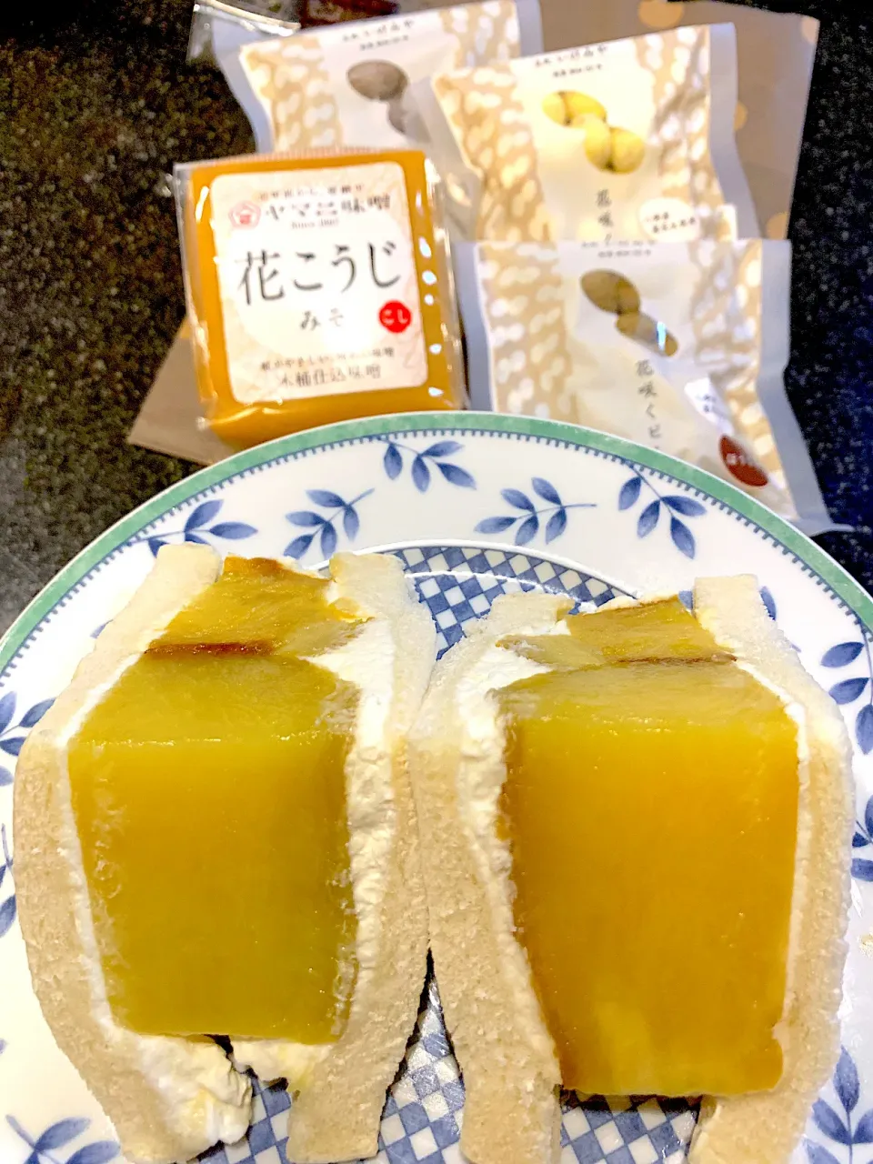 Snapdishの料理写真:maＳamiちゃんお土産をありがとう🎁🎄焼き芋サンドが美味しかった🍠|シュトママさん