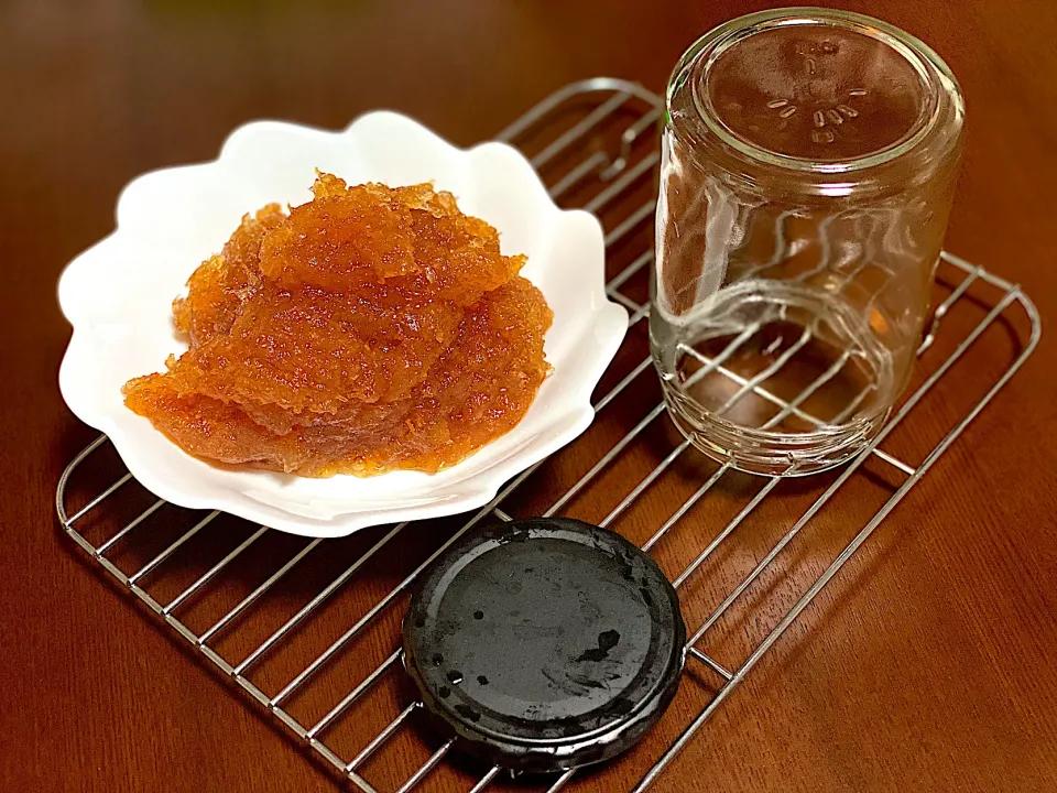 Homemade apple jam that I'll just pour into the bottle container later when it's cool|Laarni Nabongさん