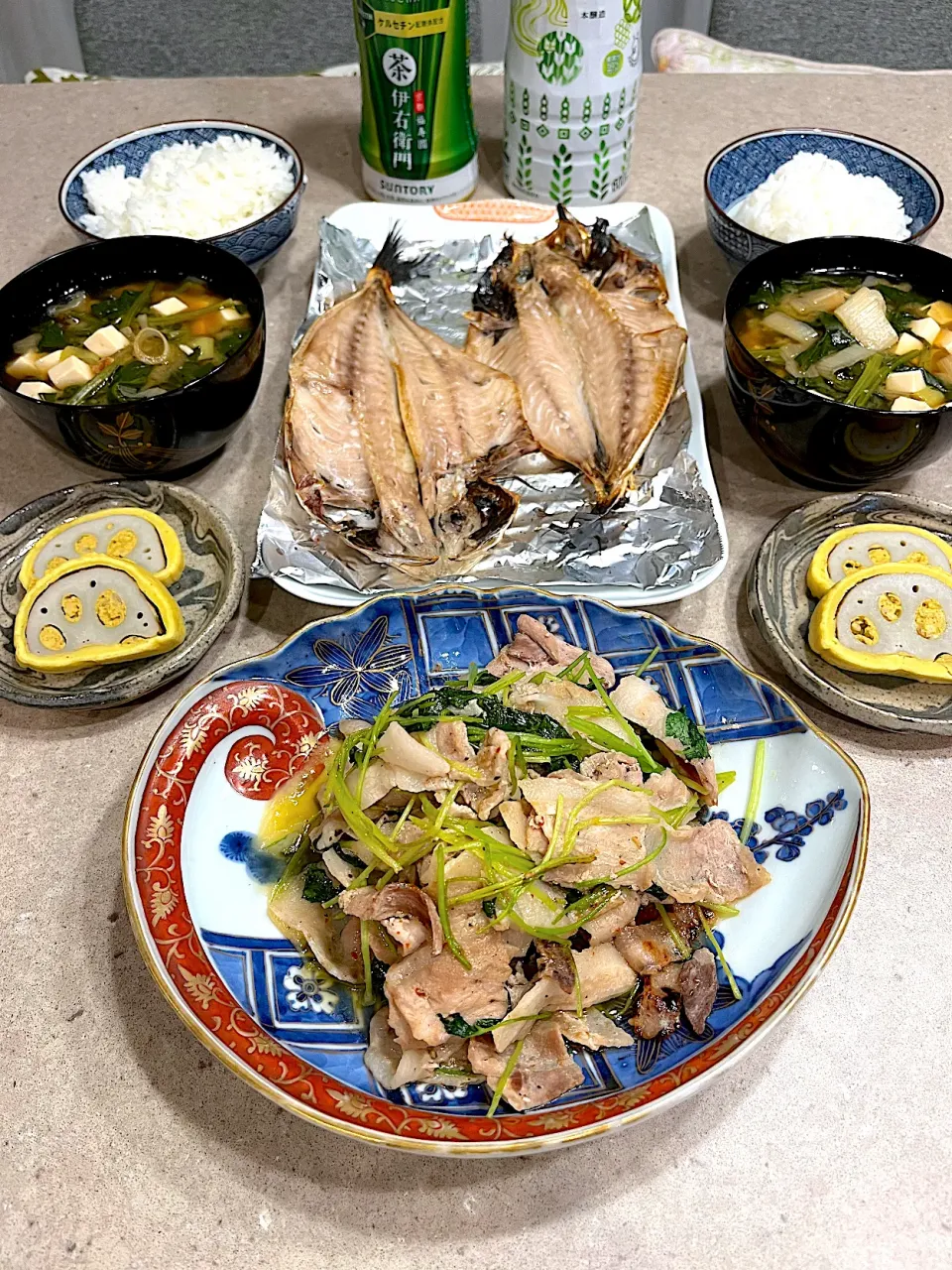 Snapdishの料理写真:三つ葉☘️とバラ肉の炒め物！鯵の開き！|Mayumiさん