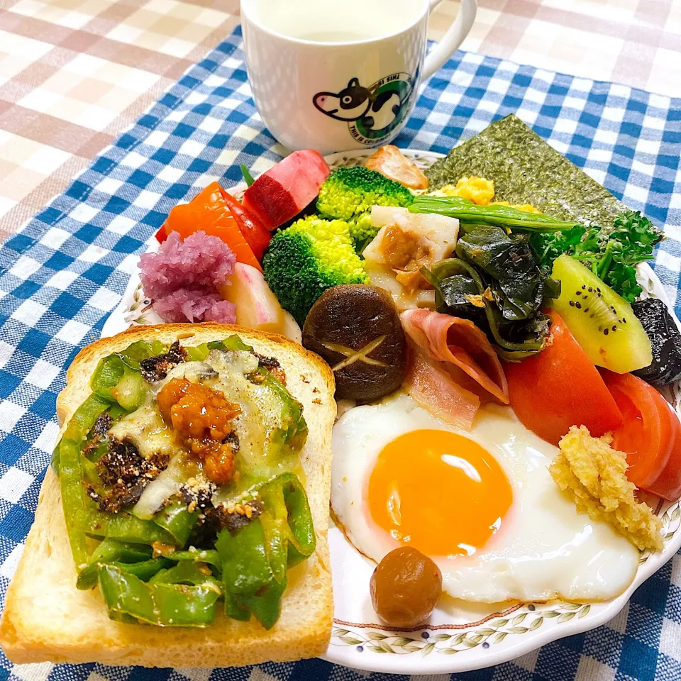 今日の朝ごはん★ピーマンの醤油麹チーズトースト|riko30294さん