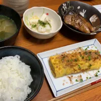 Snapdishの料理写真:鰤の塩焼き、鰤の照り焼き、山芋短冊、玉子焼き|GAKUさん