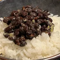 黒豆納豆ごはん。黒豆はアンチエイジングにも良いとされる食材。薬膳アテンダントの池田陽子先生から教えていただきました！|ぷかぷかさん