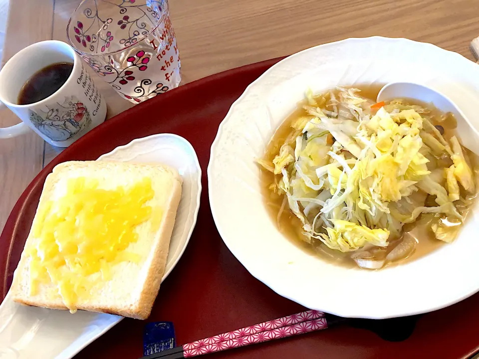 Snapdishの料理写真:余り物野菜スープ朝食❣️|もこさん