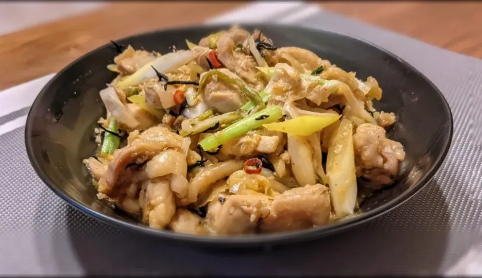 鶏肉の梅ひじき炒め〜
の晩ごはん✨|kaz(*･ω･)さん