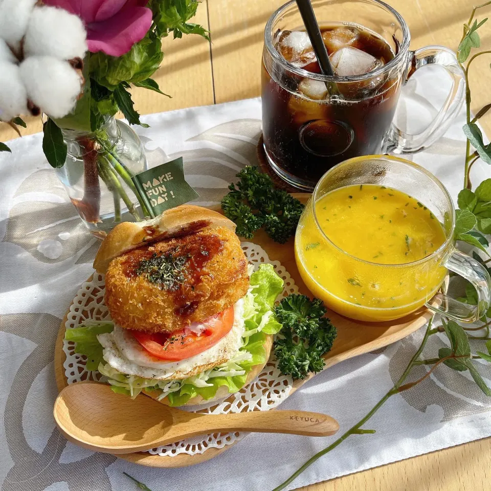 12/11❤︎紅ずわい蟹クリームコロッケ&目玉焼きサンド🌱
〈サンド具材〉
・生ろおるパン
・紅ずわい蟹クリームコロッケ
・目玉焼き
・レタス.キャベツ.トマト
・かぼちゃスープ|Makinsさん