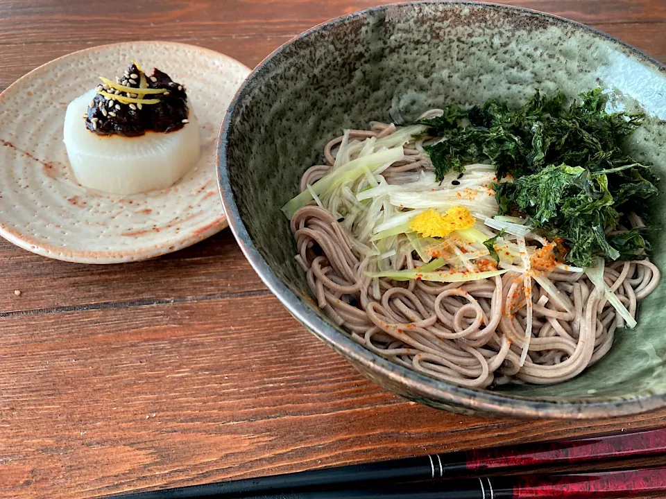 Snapdishの料理写真:鯖節と昆布で丁寧にお出汁をとった蕎麦つゆで頂くお蕎麦|n_nさん