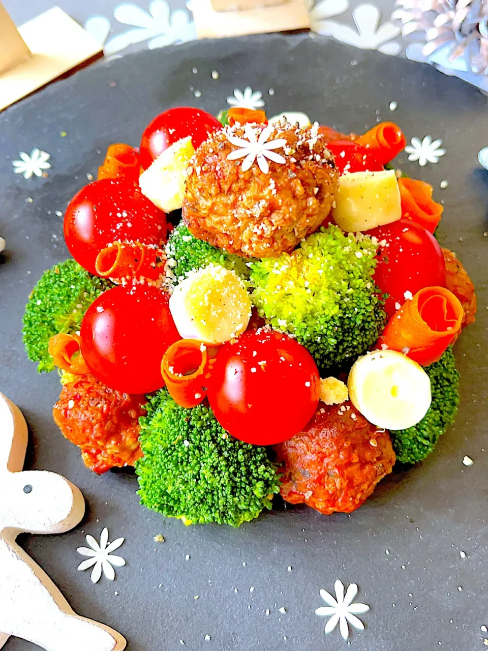 クリスマスには肉団子と色々野菜のクリスマスツリー🎄|noriben0211さん