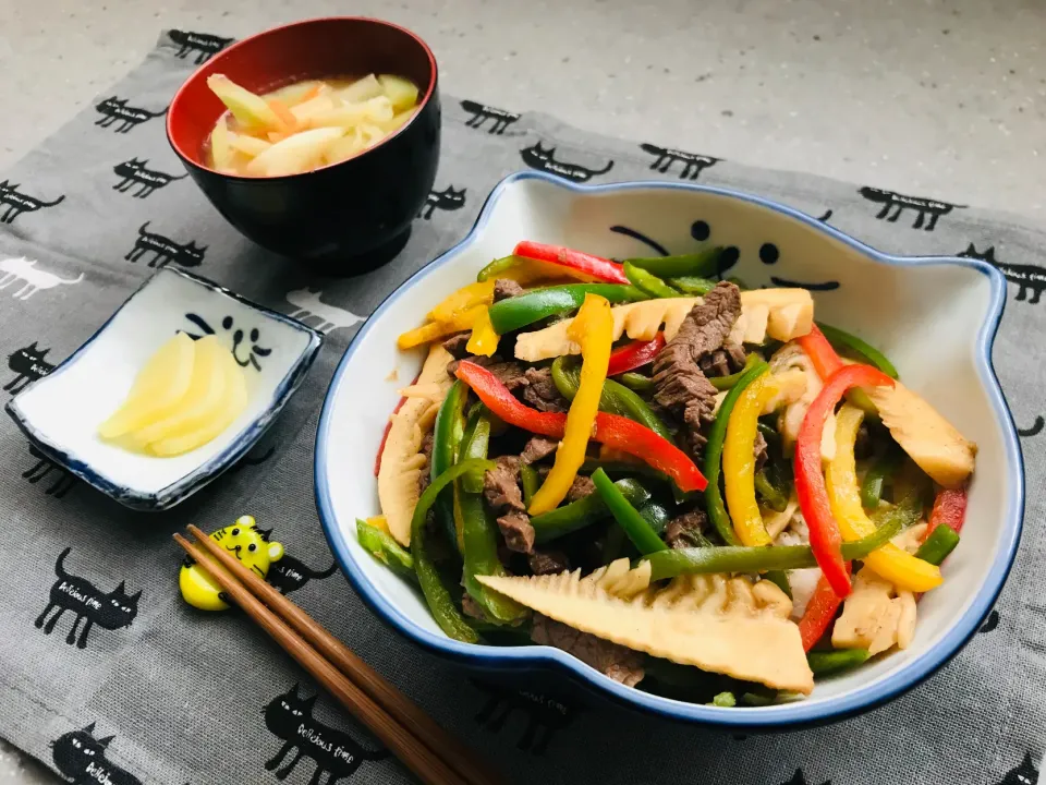 Snapdishの料理写真:「青椒肉絲丼」|バシュランさん