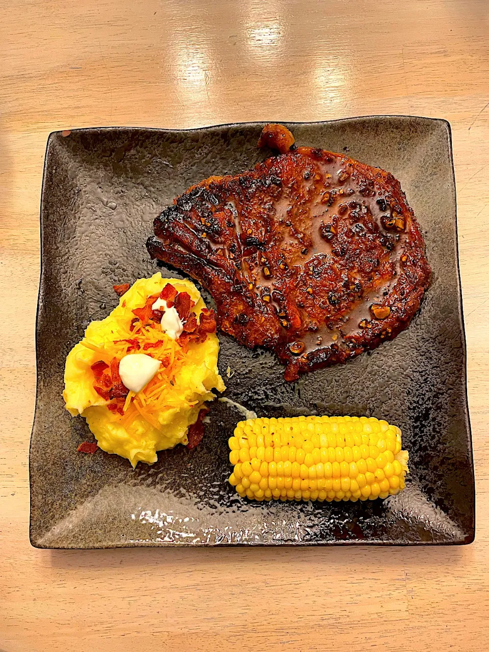 Honey Garlic Ribeye w/loaded mashed potatoes and corn on the cob|Rafael Pachecoさん