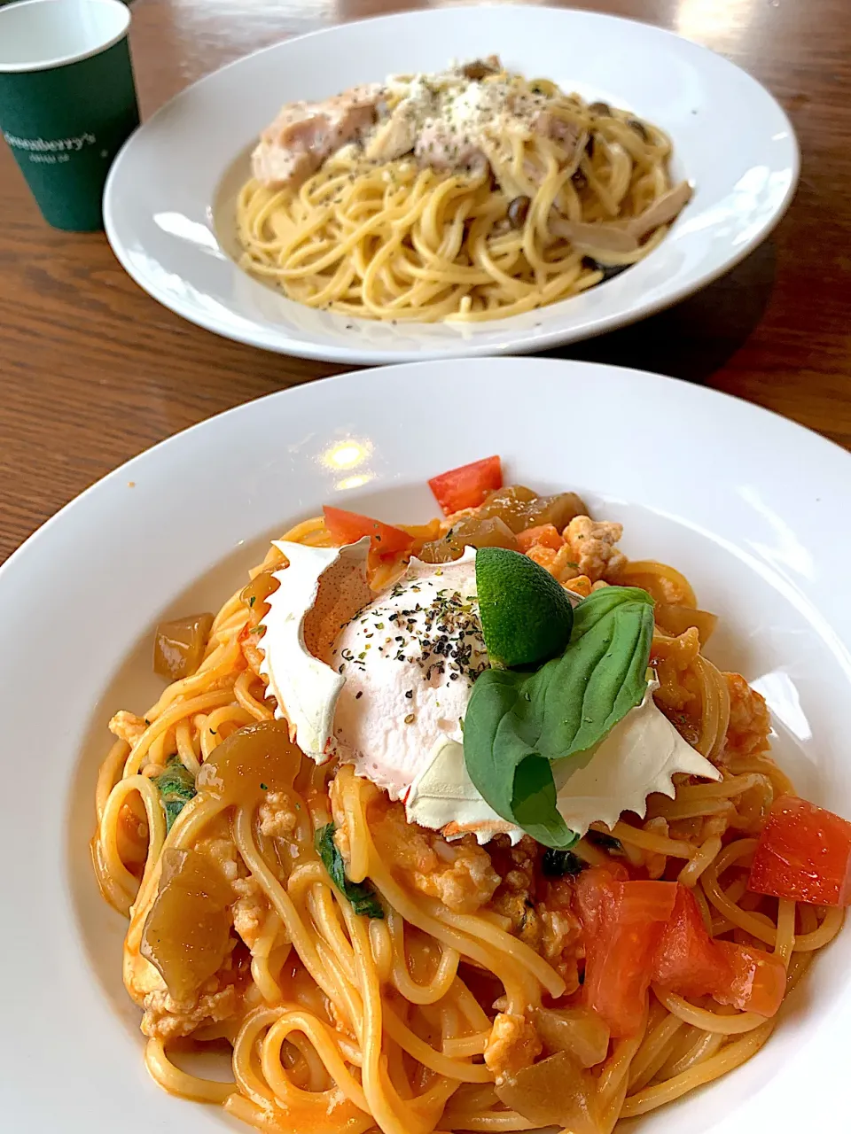 Snapdishの料理写真:ワタリガニのトマトクリーム&キノコとチキンのトリュフパスタ|yasukoさん