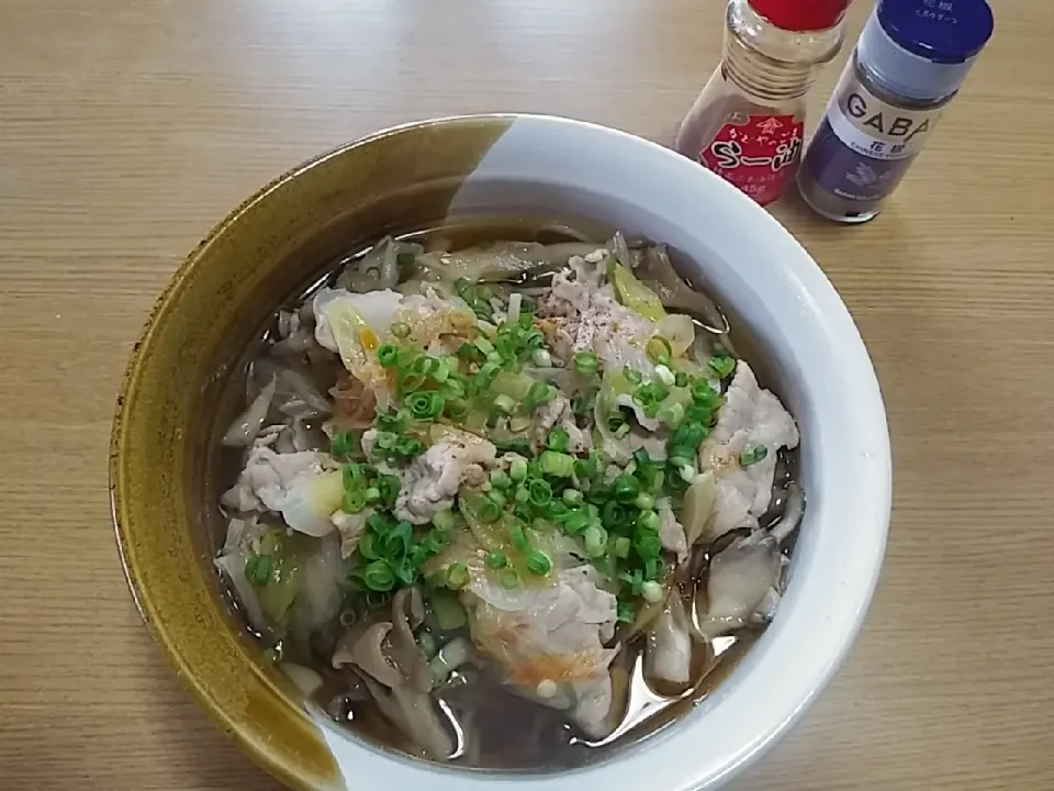 豚肉とネギと舞茸のピリ辛そば|まひろさん