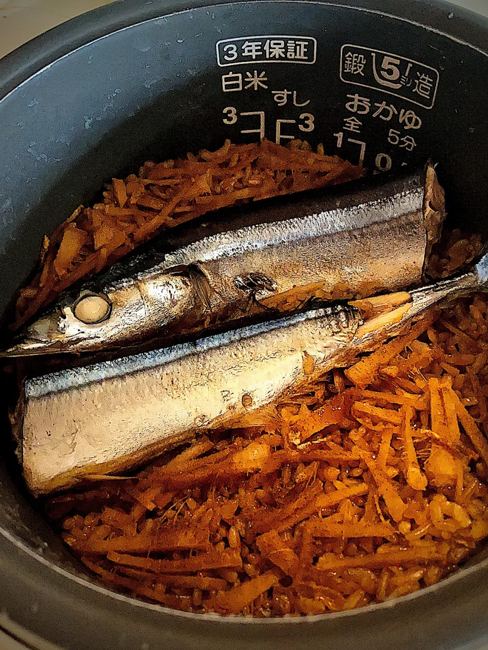 みよぱさんの料理 sarada@makiさんの料理 秋刀魚ときのこのコーヒー釜飯|ジュンコ バイヤーさん