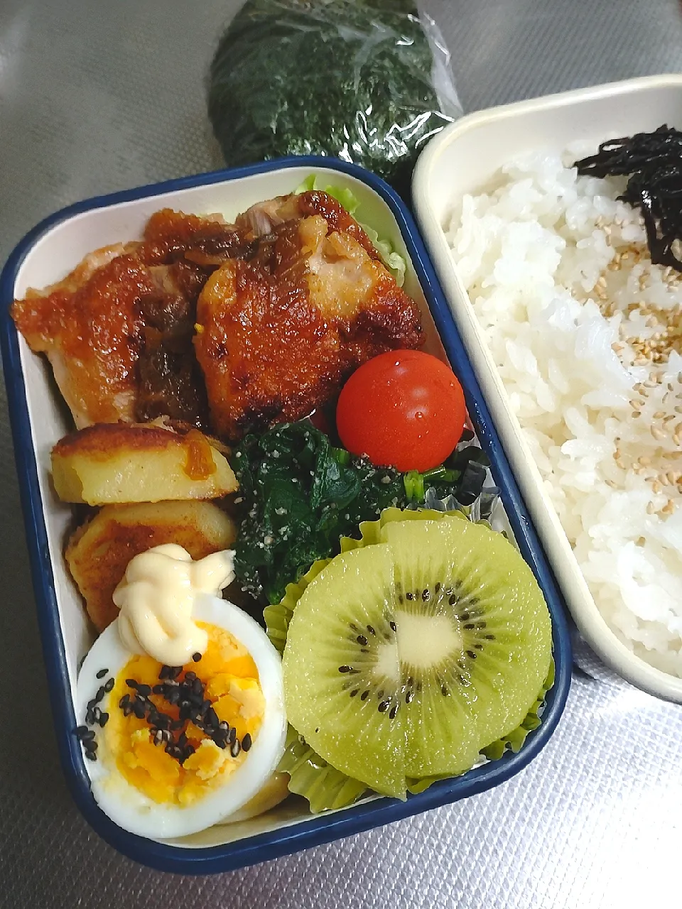 Snapdishの料理写真:鶏の照り焼き弁当|ぱんださん