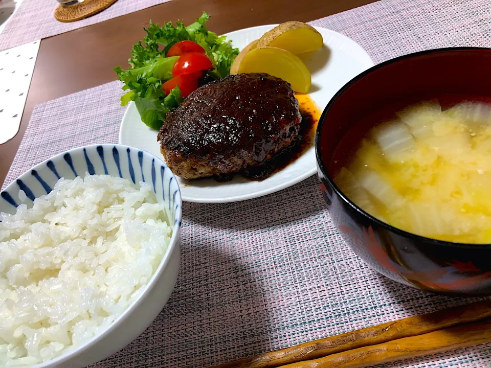 Snapdishの料理写真:万能味ソースハンバーグ定食|muluckyさん