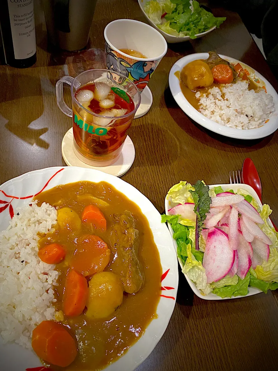 ポークカレー🍛　胡麻ドレッシングサラダ🥗　焙じ茶🍹|ch＊K*∀o(^^*)♪さん