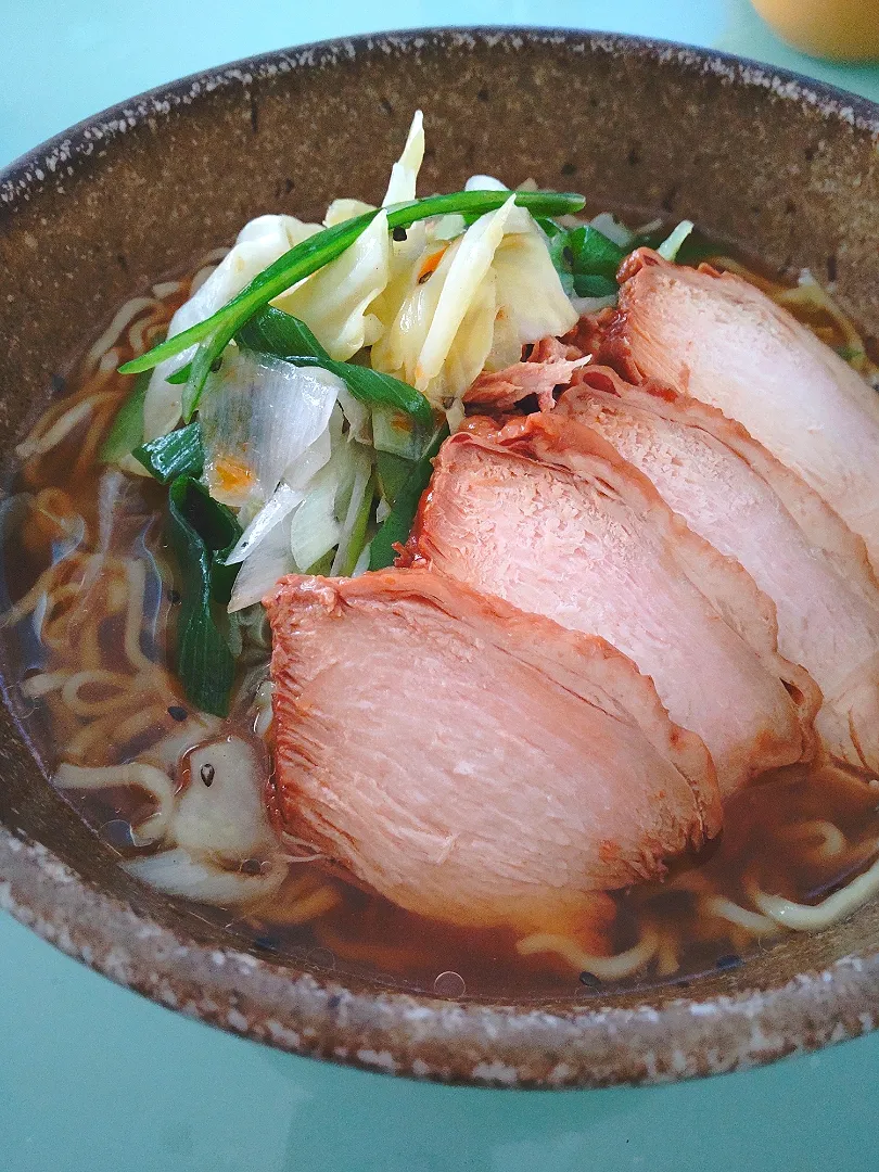 自家製鶏チャーシュー＆ネギタップリラーメン❗|かずにゃさん