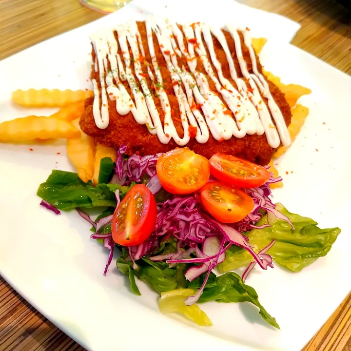 Chicken chop, salad & fries|Harlina  (Malaysia)さん