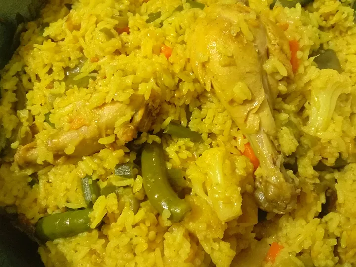 South Asian Cousine 
Khiduri ( with Vegetables and Chicken) 

IG: Nisa 

#nisahomefood 
#muslimah 
#bangladeshi|Sadia Meherinさん