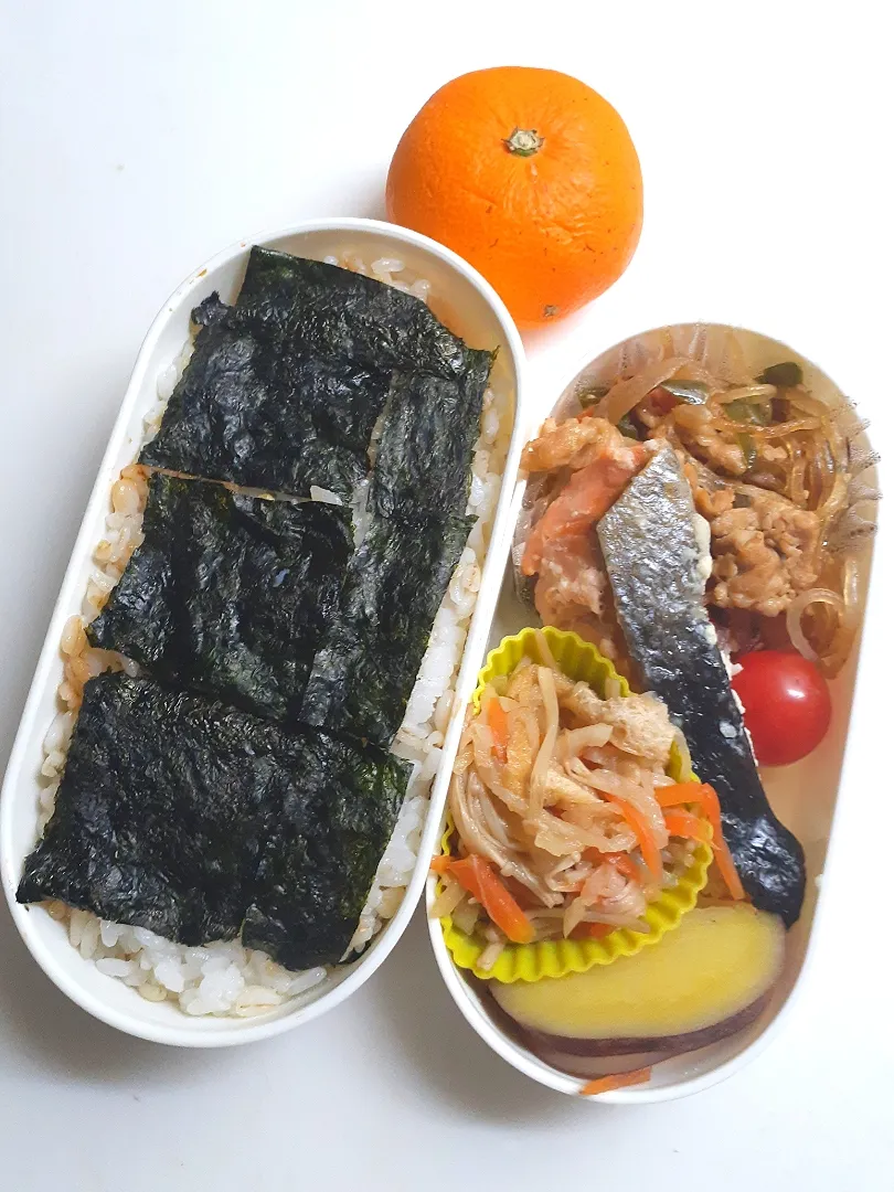 ☆中学生弁当☆海苔弁、チャプチェ、鮭塩麹焼き、ミニトマト、切干大根、薩摩芋レモン煮、みかん|ｼｮｺﾗさん