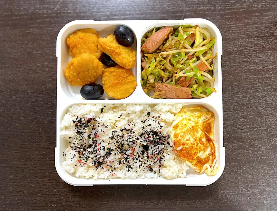 Nugget & stir fried bento|yeni kartikasariさん