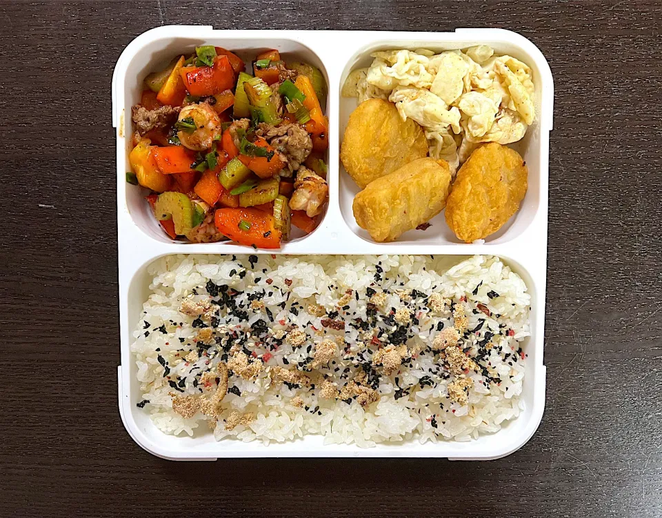 Redpepper ebi stir fried & nugget bento|yeni kartikasariさん