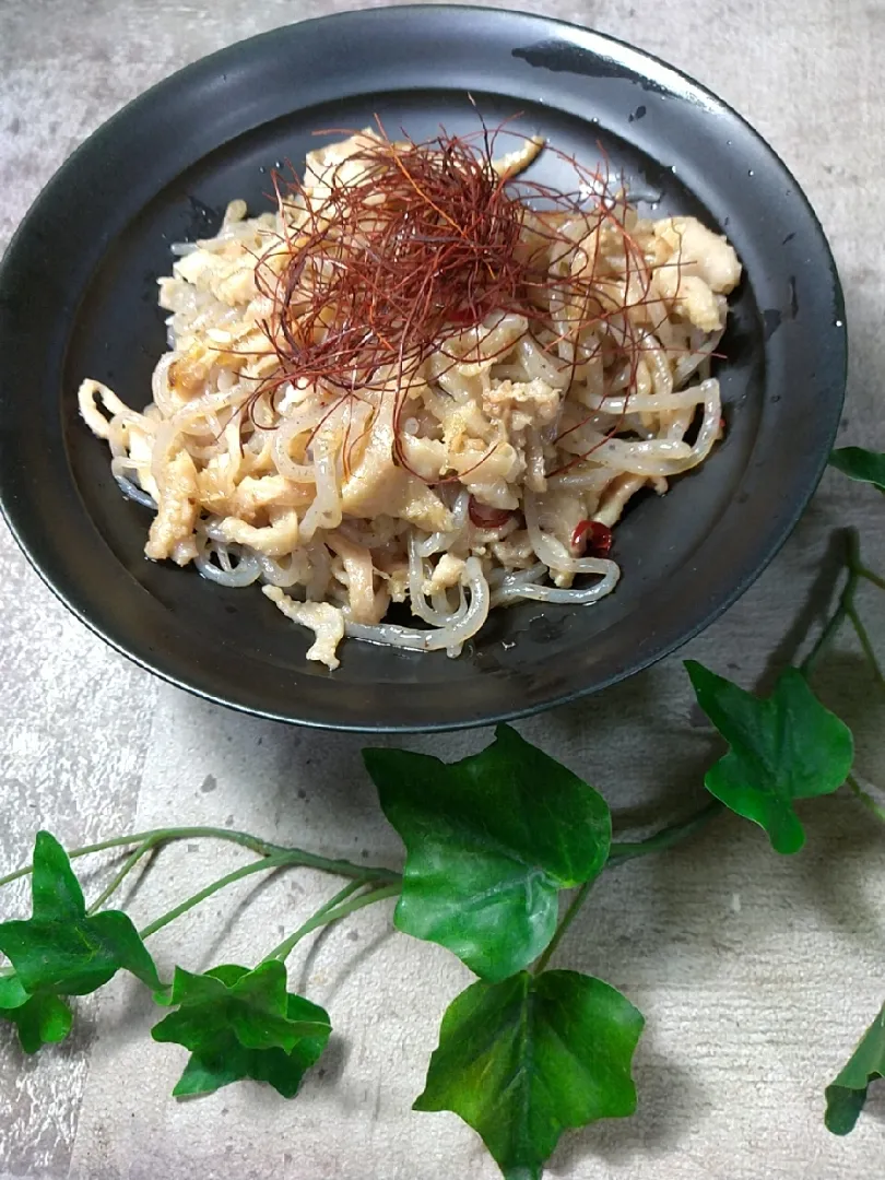 鶏皮と白滝のピリ辛和え|ハイドランジアさん