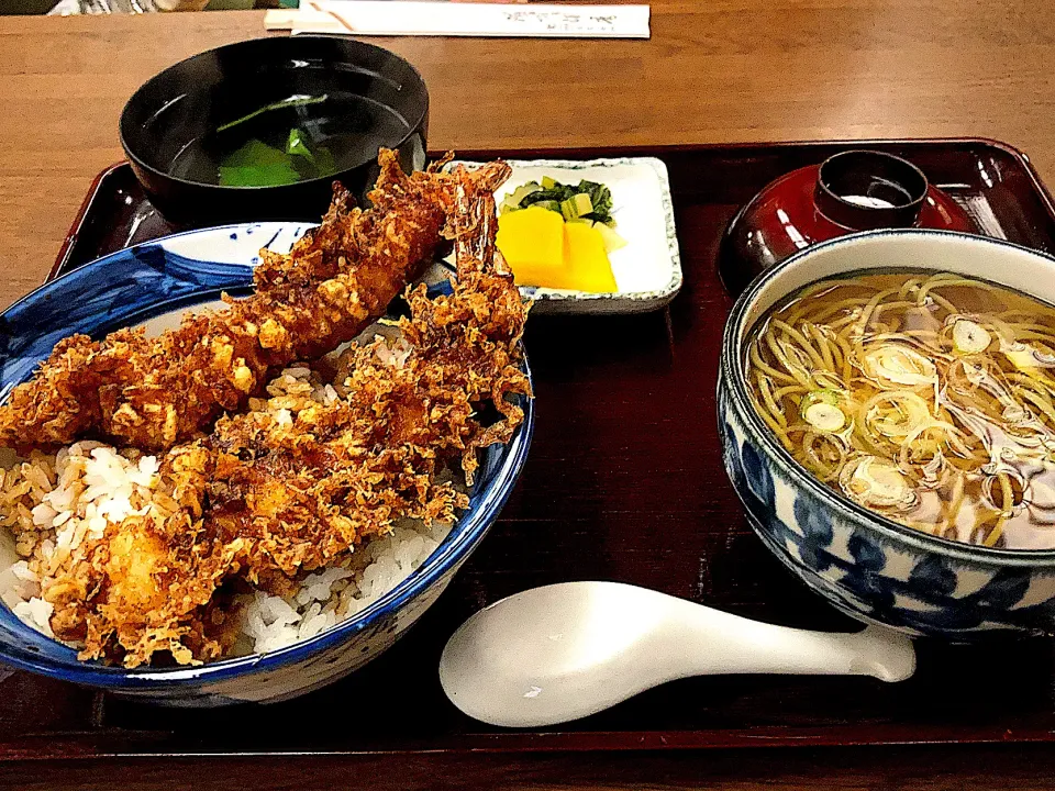 Snapdishの料理写真:天丼とミニそば🦐阿づ満庵本店さんにて|ジュンコ バイヤーさん