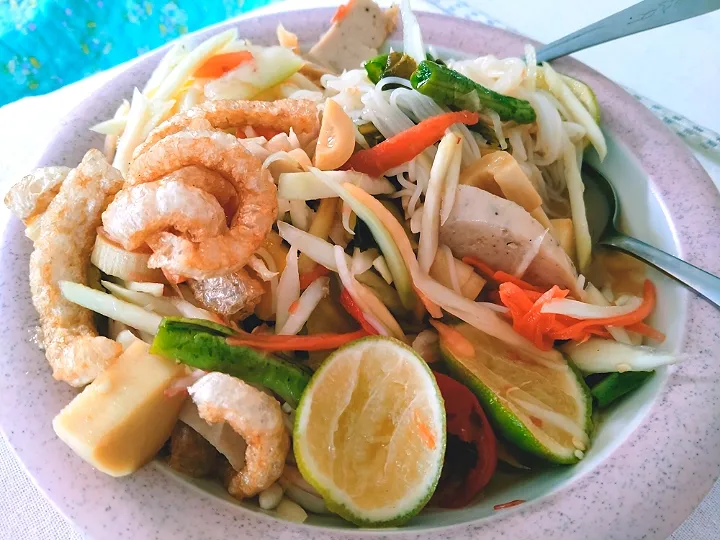 Spicy papaya salad,Som-Tam.|Boomerangさん