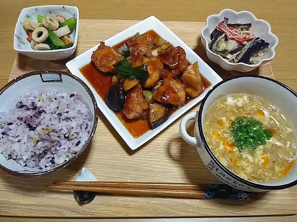 Snapdishの料理写真:2021年12月14日晩ごはん🥢

🔅鶏肉と葱と椎茸のオイスター炒め
🔅なすとえのきの胡麻ポン和え
🔅小松菜とちくわのナムル
🔅もやしと卵のピリ辛スープ
🔅ﾏﾝﾅﾝﾋｶﾘ雑穀ごはん


本日は
｢りなてぃさんの1週間3500円献立｣
から作りました✌️|まひろさん