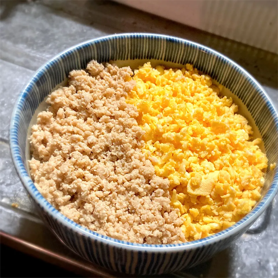 今夜は、2色親子丼を頂きました😋🎉🎵|ギムレットさん