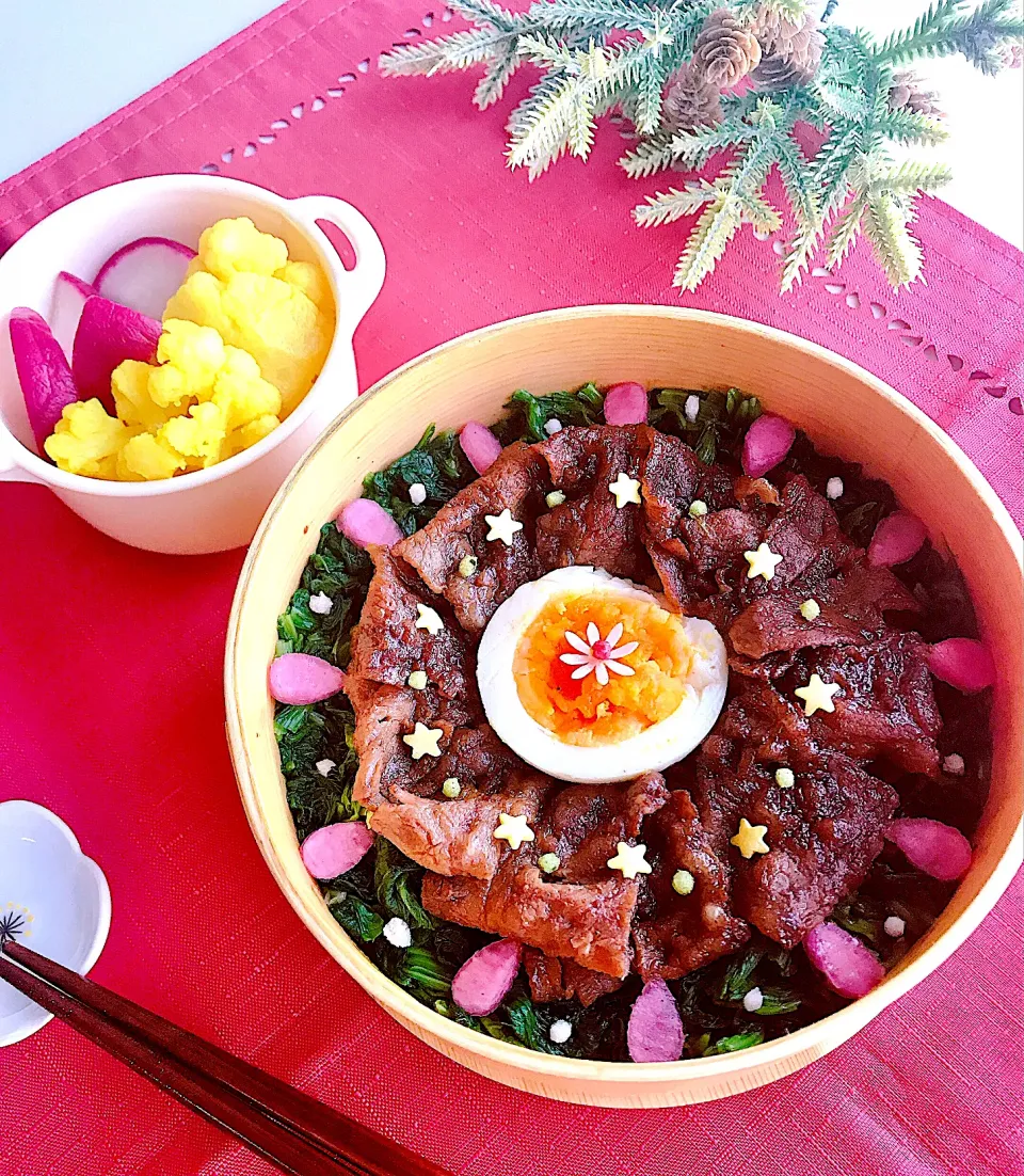 Snapdishの料理写真:🎄リース風牛丼弁当🎄|ちゃべさん