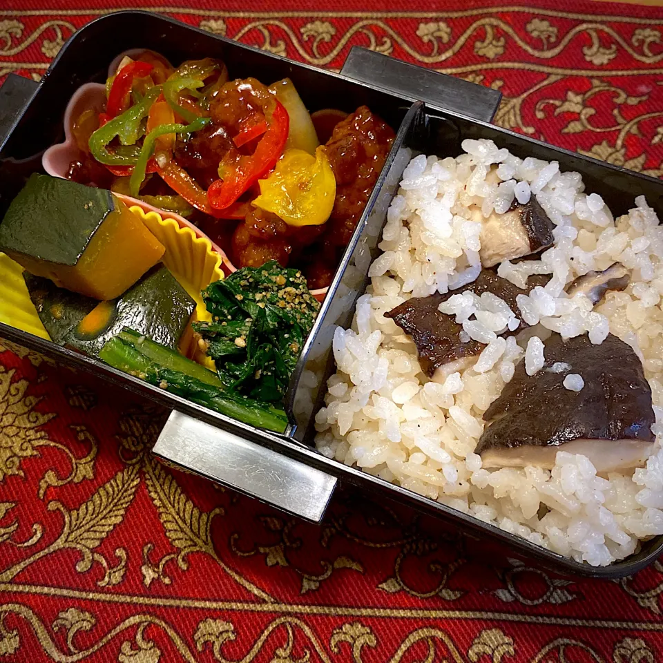 酢豚と、南瓜の煮物と、小松菜の胡麻和えと、椎茸ご飯弁当|もえさん