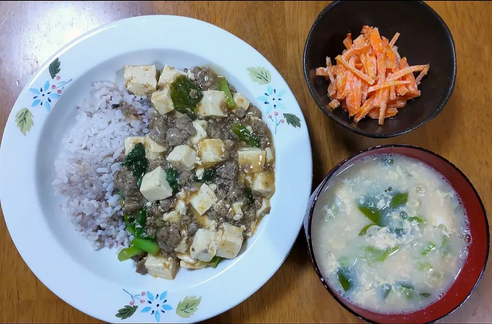 Snapdishの料理写真:１２月６日　いわしそぼろの和風麻婆豆腐　醤油マヨ人参　わかめの卵スープ|いもこ。さん