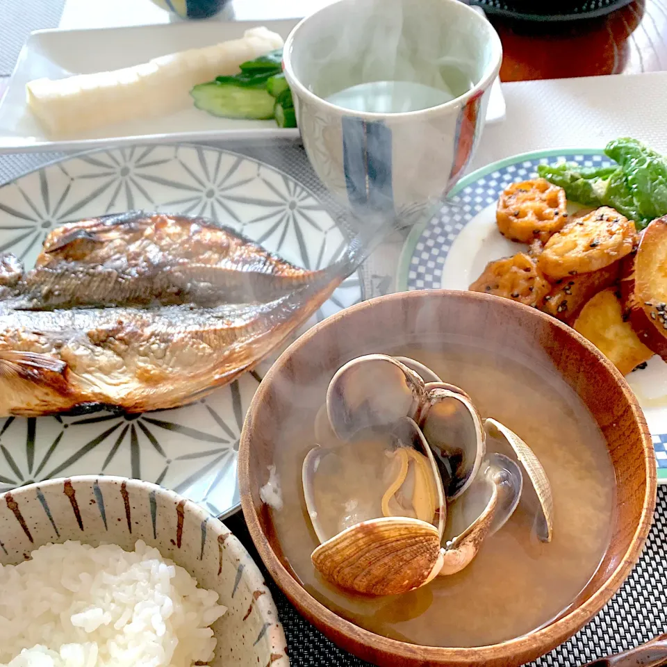 さつまいもとレンコンデパ地下風と鯵の干物の朝ごはん|シュトママさん