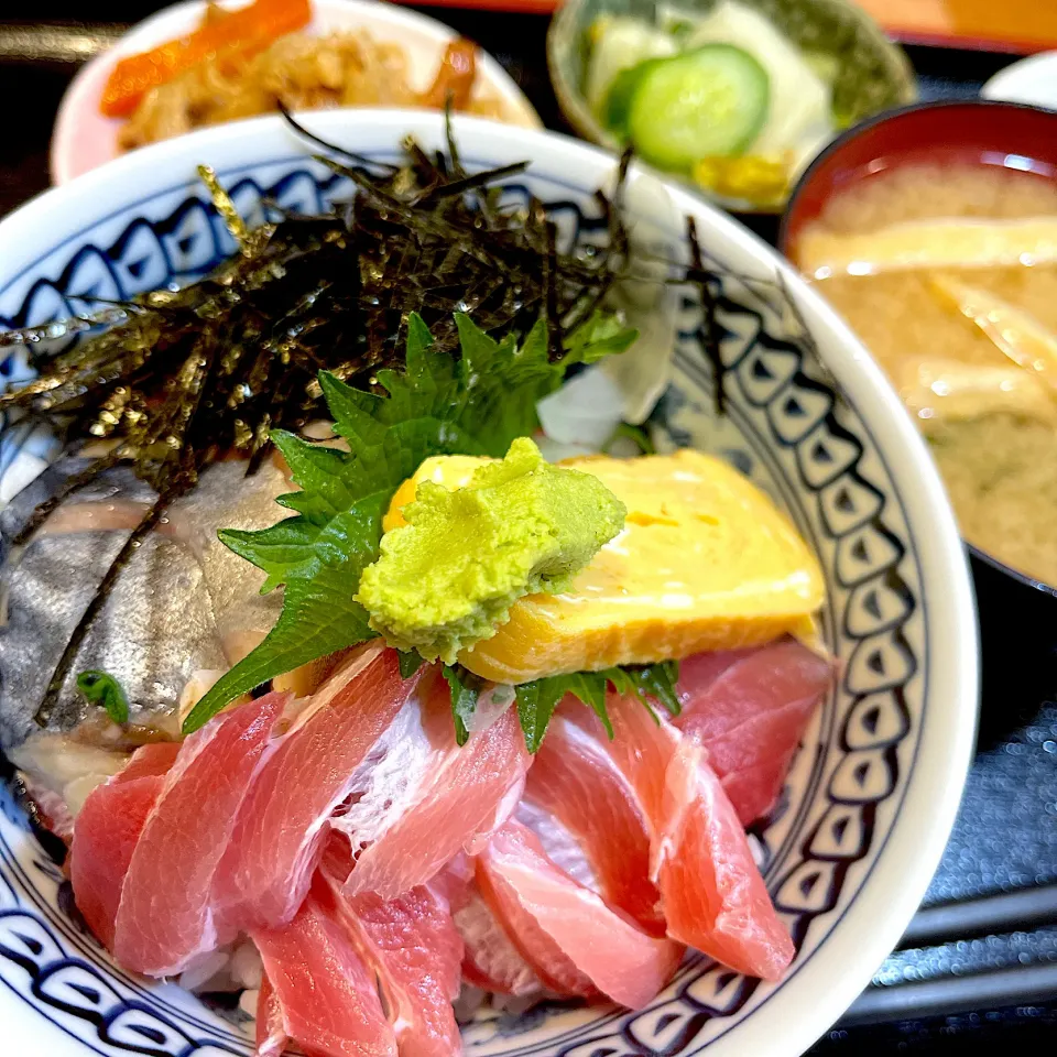 Snapdishの料理写真:海鮮丼@わさび(月島)|塩豚骨さん