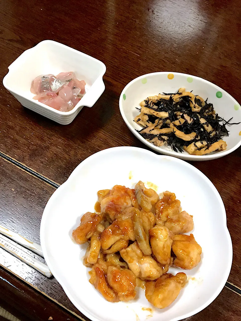 Snapdishの料理写真:鶏モモとれんこんの甘酢炒め、アジカルパッチョ、ひじき煮物|ぜっきーさん