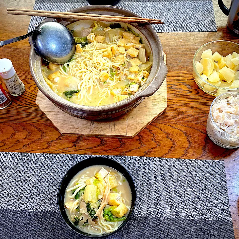 胡麻豆乳坦々鍋に、ラーメンの麺を入れて|yakinasuさん