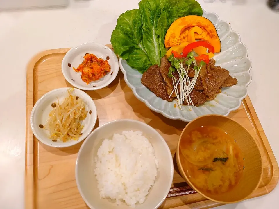 焼肉定食、もやしのナムル、キムチ、味噌汁|sorsmdさん