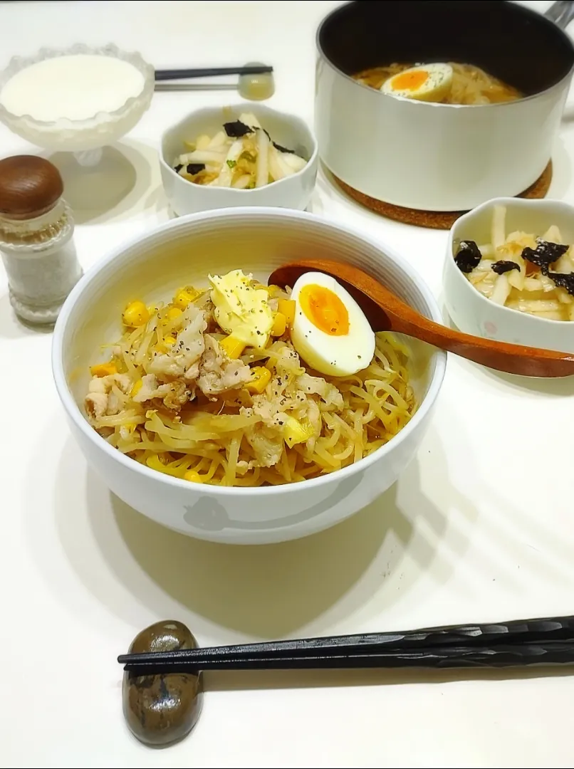 Snapdishの料理写真:ほたてと大根のサラダ
もやしと豚バラのごまみそラーメン|みったんさん